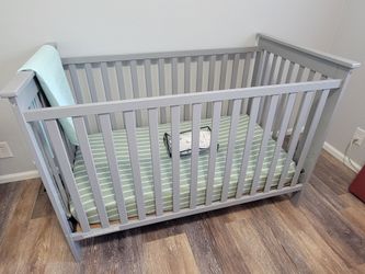 LIKE NEW! DELTA Crib and Mattress