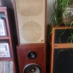 CERWIN VEGA/ACOUSTIC RESEARCH 