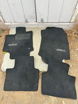 Toyota RAV4 carpet mats