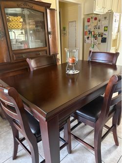 Breakfast Table And 4 Chairs