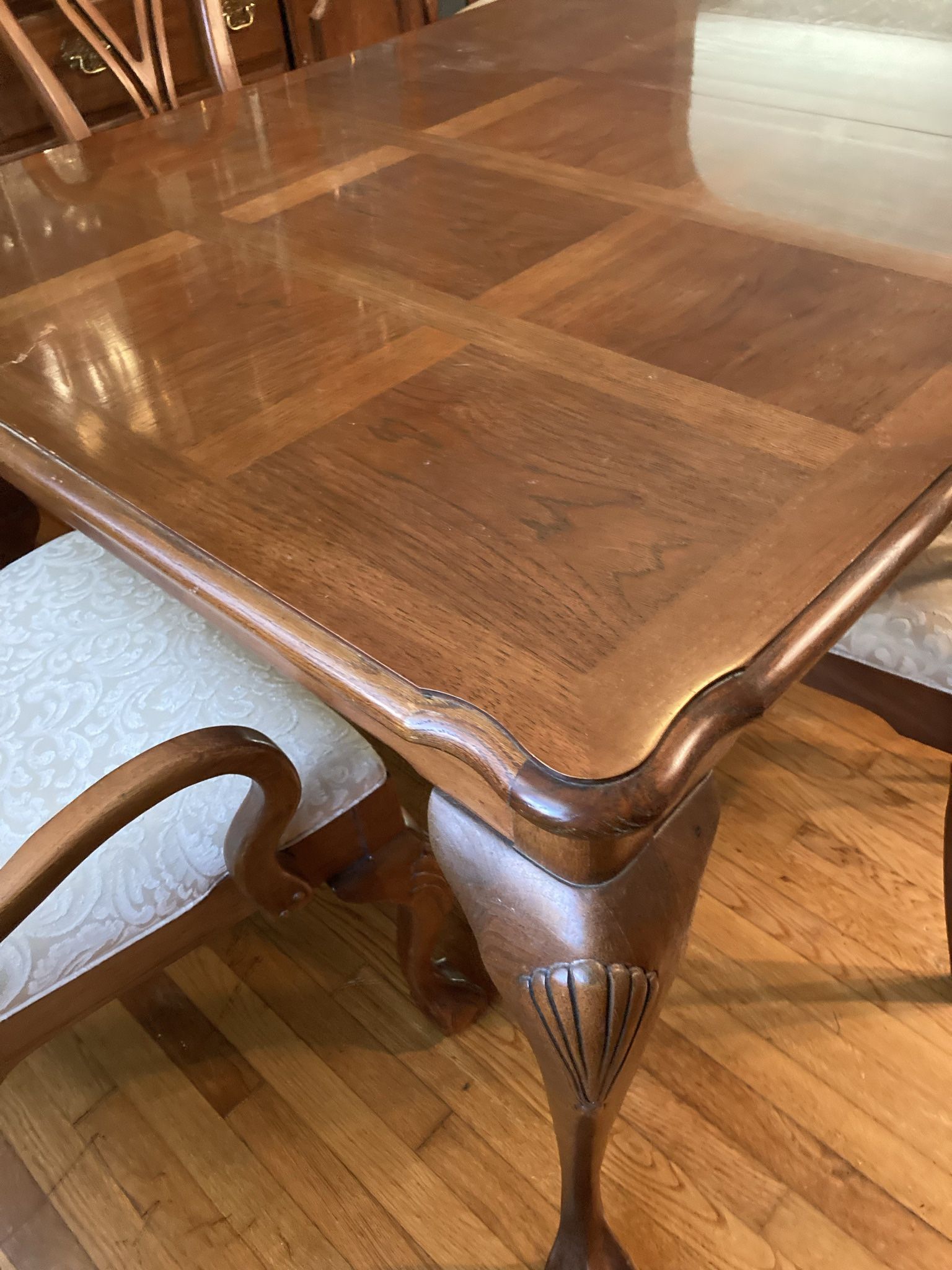 Thomasville Solid Wood Family Dining Table And Chairs