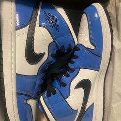 Jordan 1 Mid SE Signal Blue 