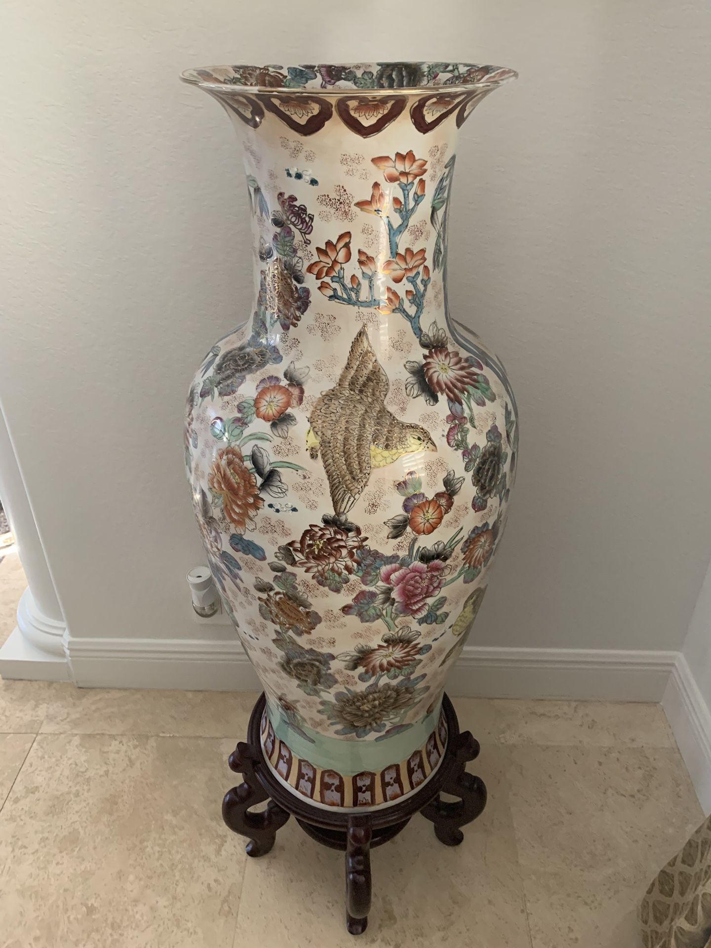 Oriental Large Chinese Porcelain Vase With Wood Stand 