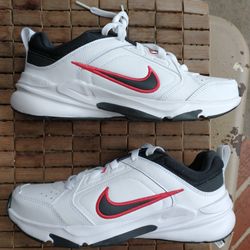 New Nike Defyallday Men Size 6.5 Shoes