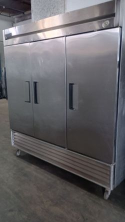True freezer 3 door