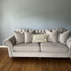 Haverty Tufted Sofa And Oversized Chair With Ottoman 