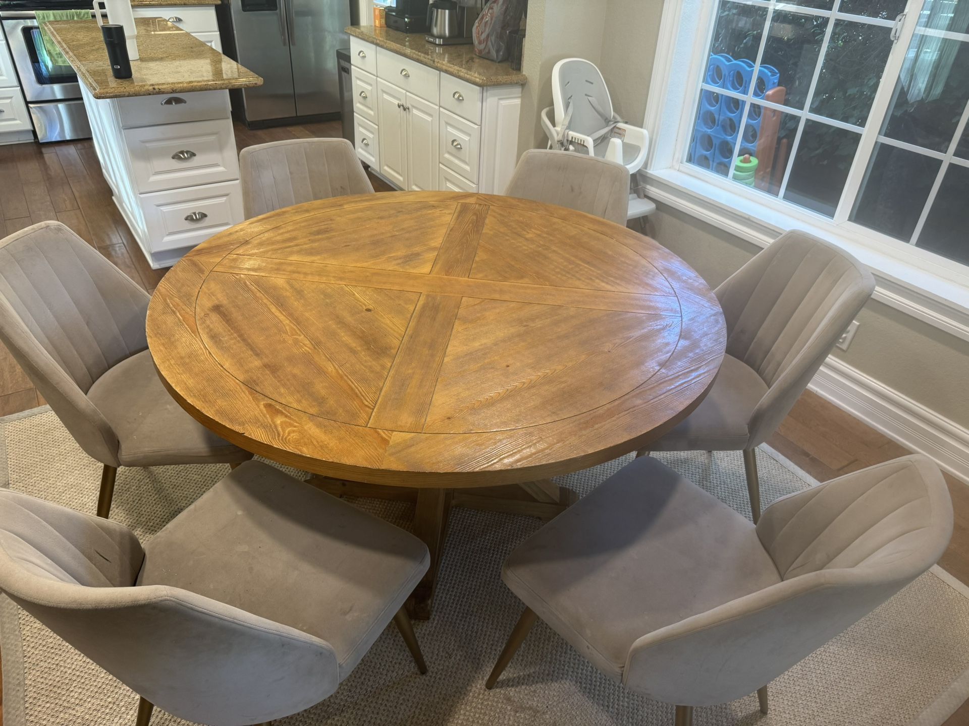 Dining Table & Chairs (6)