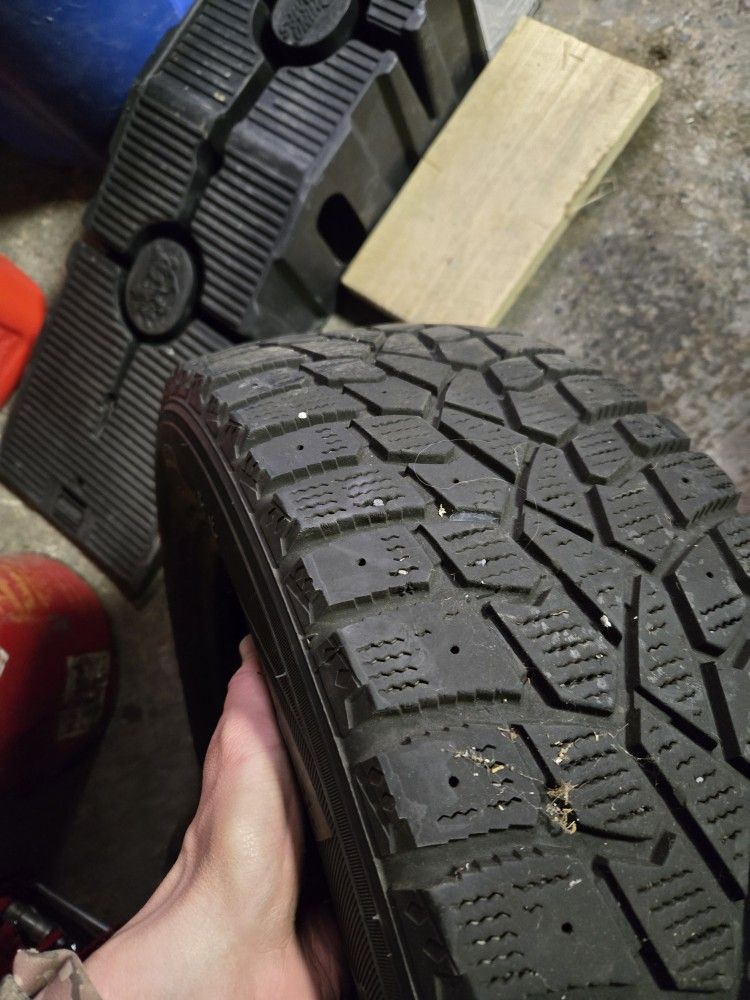 2 Summito Tires