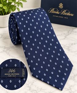 Brooks Brothers 346 Men's Pure Silk Tie Navy Blue Geometric Diamond Pattern