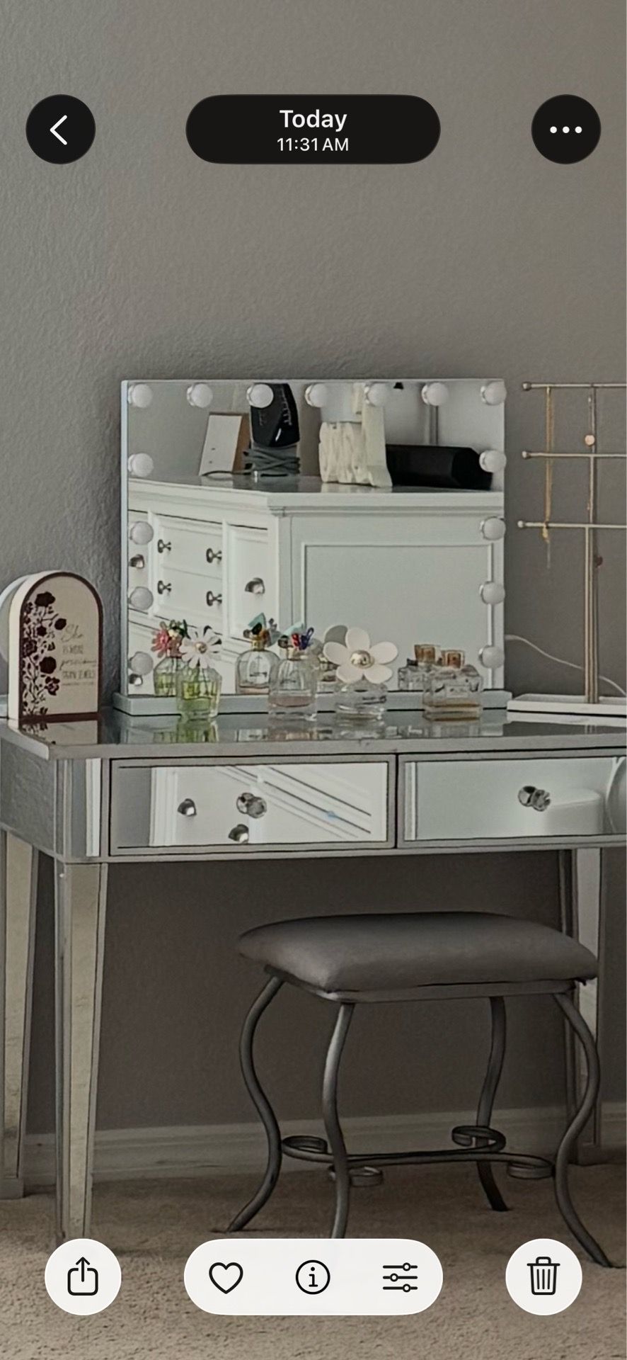 Vanity mirror