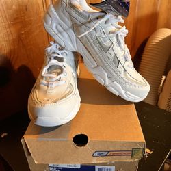 Reebok women's tennis shoes, size 8 W... new