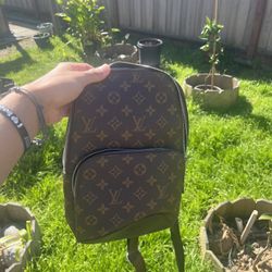 Louis Vuitton Avenue Sling Bag 