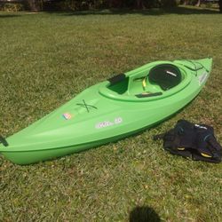 10ft Kayak SunDolphin Aruba 10 with Body Glove Large Life Jacket Vest - 250 Lb Max Weight 