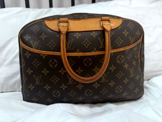 Classic Louis Vuitton Deauville handbag