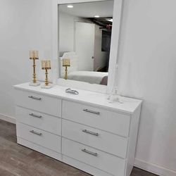 Dresser With Mirror