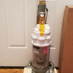 NEW cond DYSON ANIMAL ,, WORKS EXCELLENT. , ATTACHMENTS. , AMAZING POWER SUCTION. , IN THE BOX 