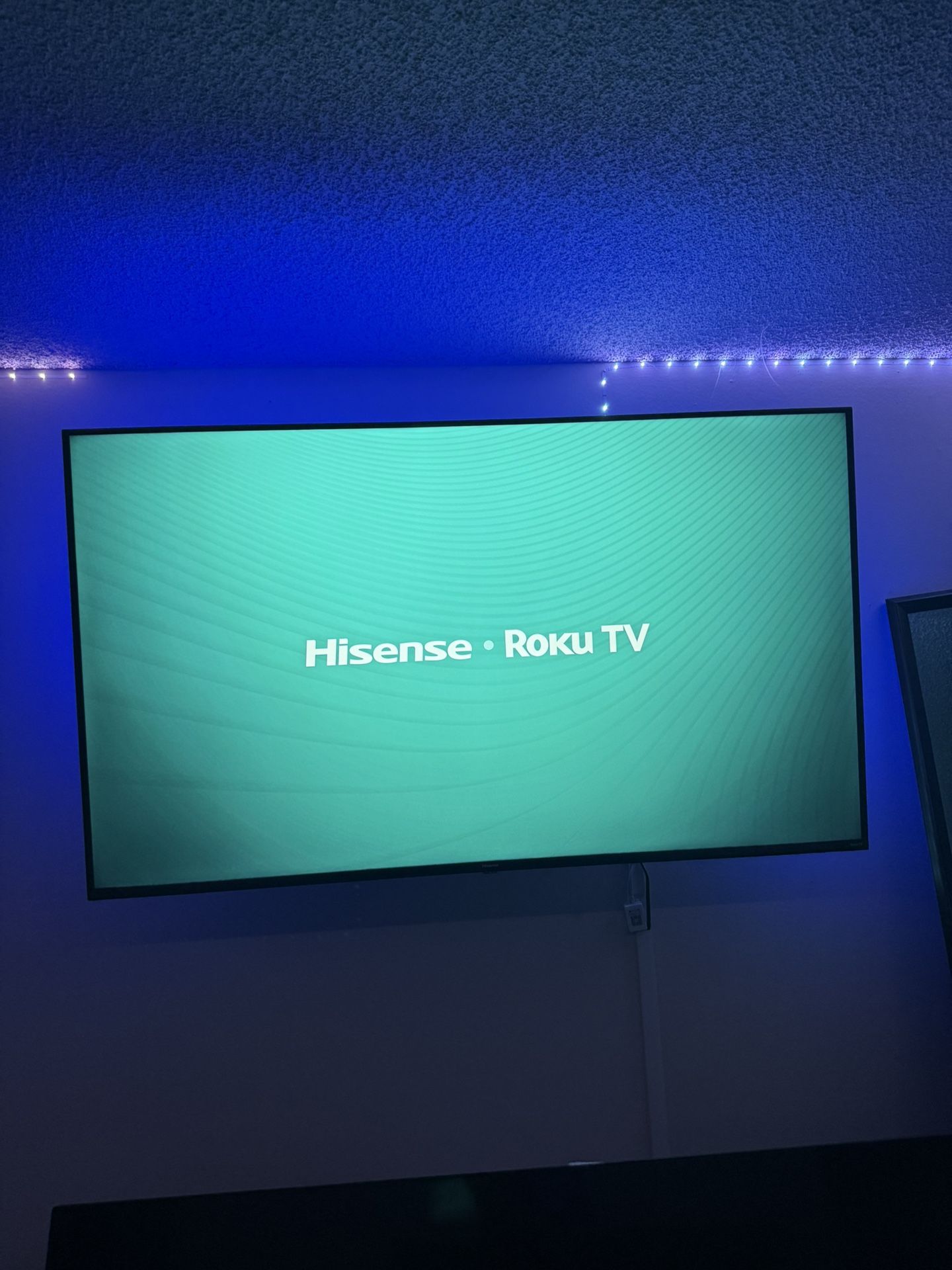 Hisense Roku TV 68”