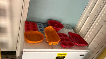 Misc holiday silicone bakeware