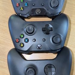 Microsoft Xbox One Wireless Controller.