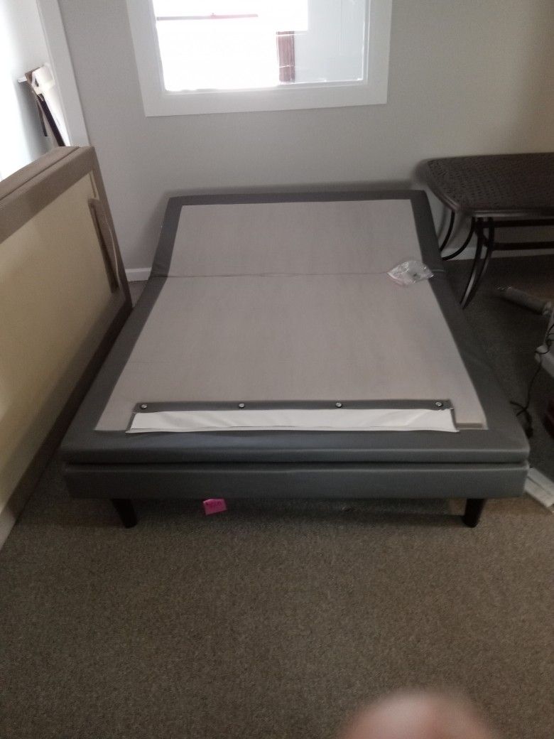 Motion Perfecy 2 Adjustable Queen Bed
