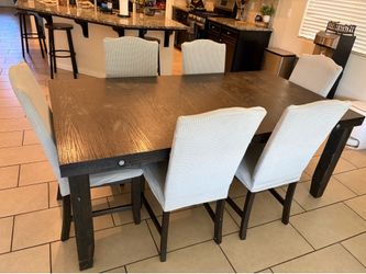 Dining table  (READ DESCRIPTION BELOW)