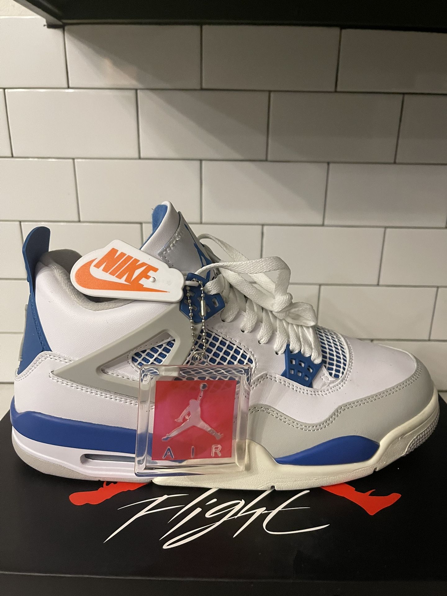 Men’s Jordan Retro 4 Military Blue Size 10.5.