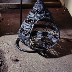 Wicker Cat Bed W/iron Frame