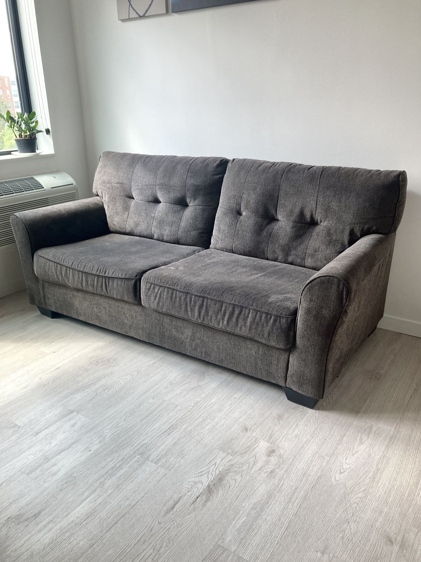 *FREE DELIVERY* Big Comfy Ashley Couch - Like New!