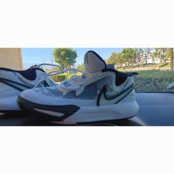 Nike Kyrie I Model Viii Shoes 6.5 Y