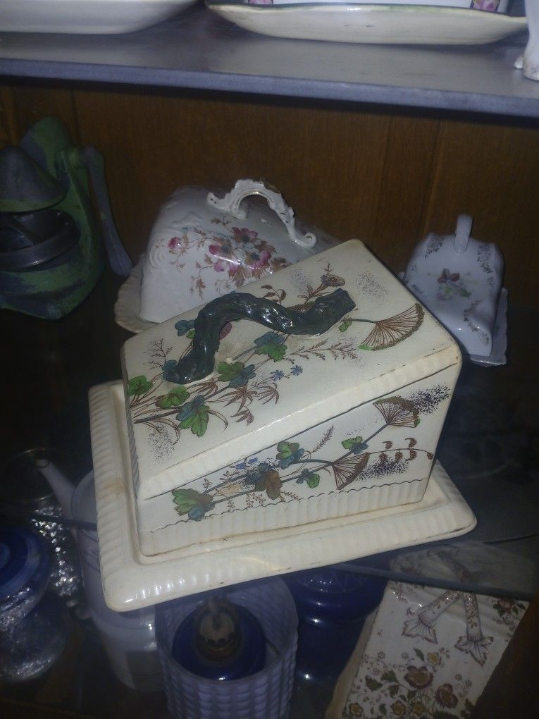 Antique Porcelain Chesse Dish