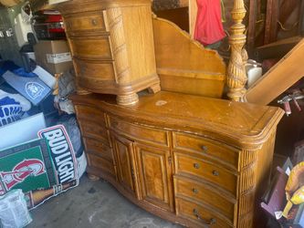 Free bedroom set(queen bed)
