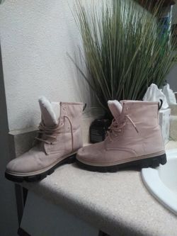 BOOTS GIRLS 6.5 ADULT LIKE NEW