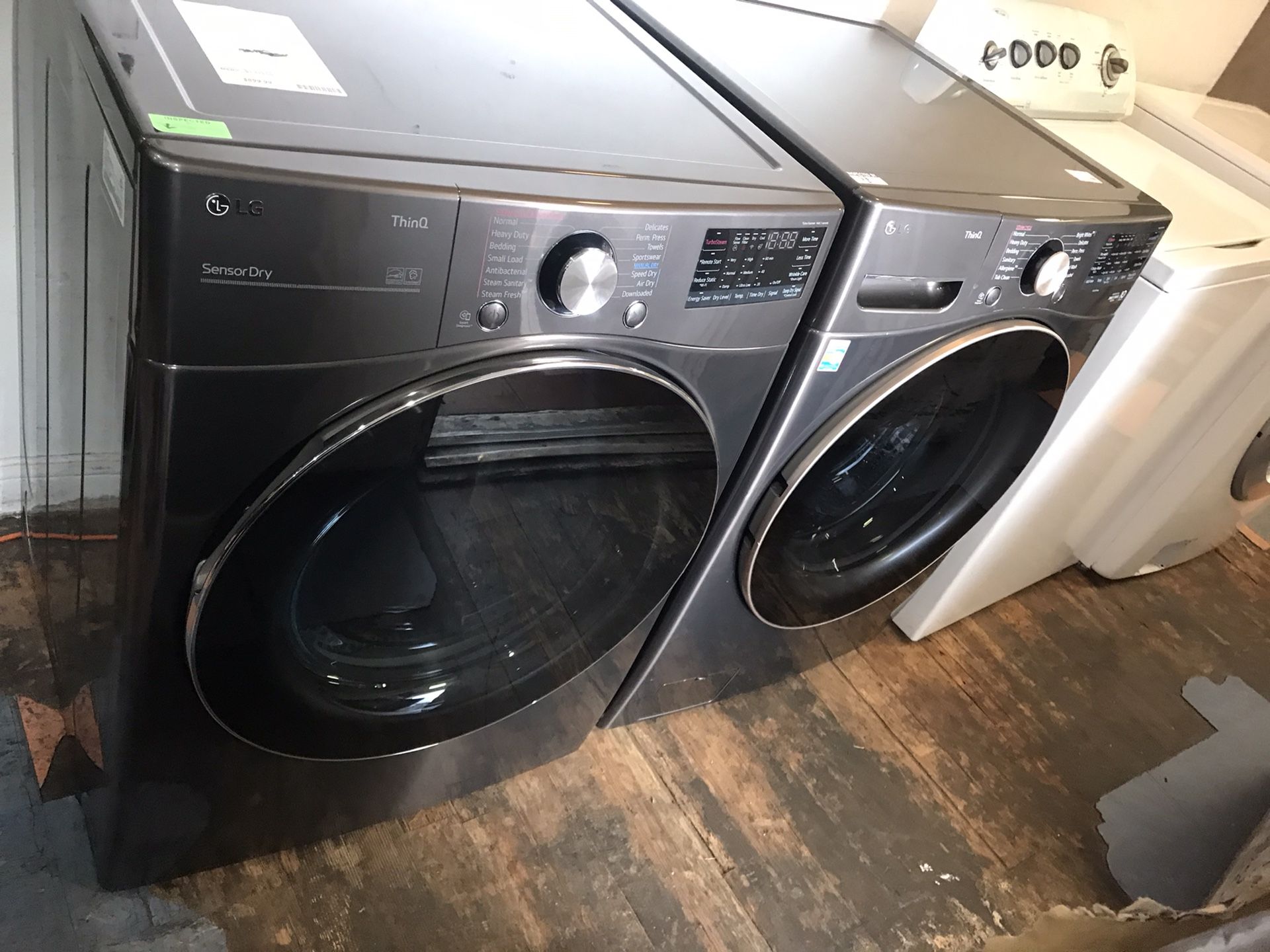 LG THINQ WASHR AND GAS DRYER FRONT LOAD OPEN BOX BLACK STAINLESSS STEEL