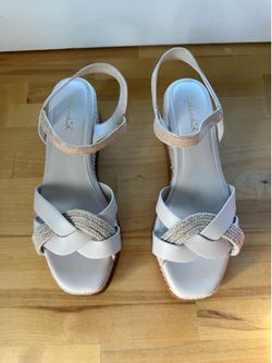 Women's shoes