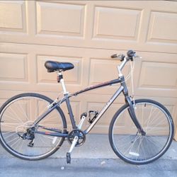 Giant Hybrid Bike – Lightweight & Smooth Ride