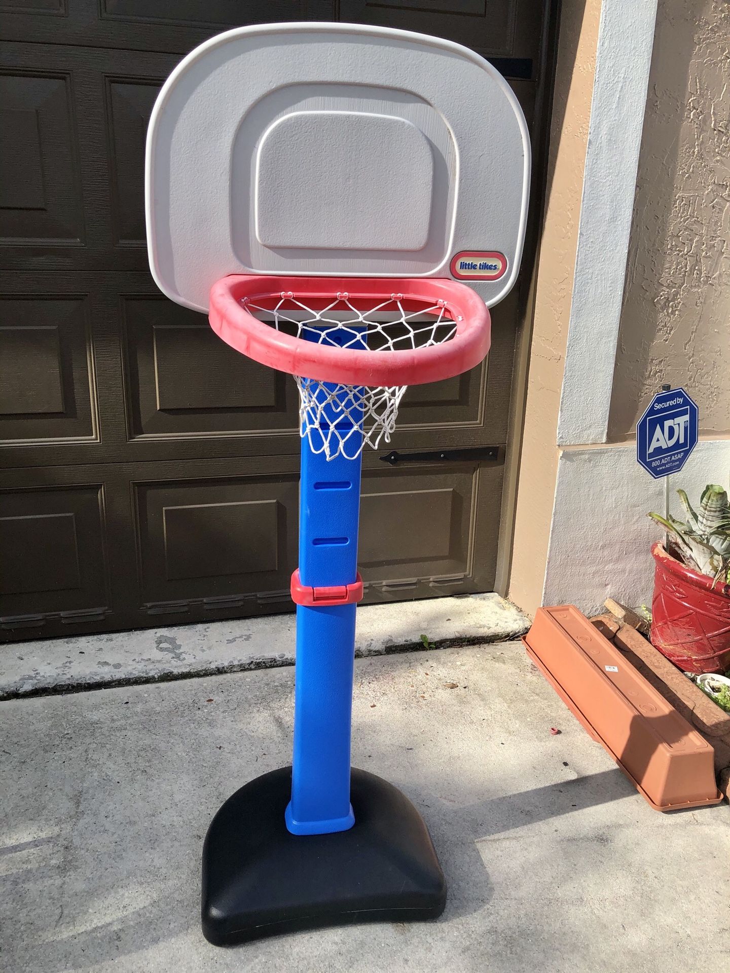 Little tikes kids adjustable basketball hoop
