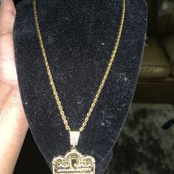 Gold last supper pendant with 20in rope chain