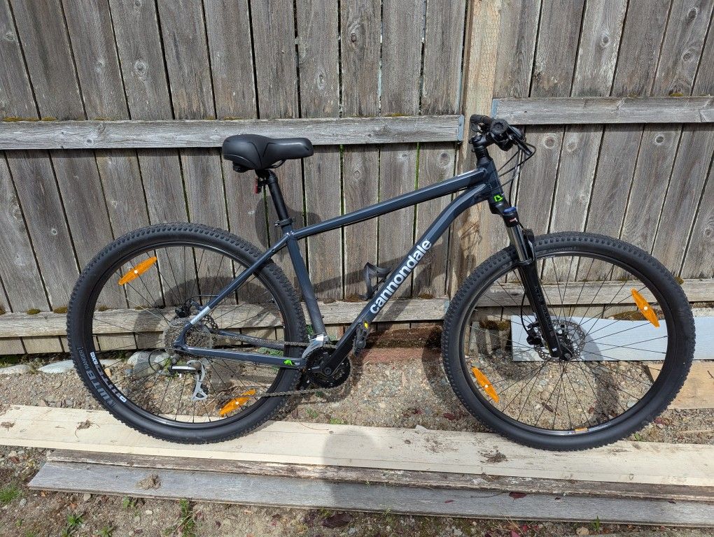Cannondale Trail 6 29" Mountain Bike – Excellent Condition – Lightly Used