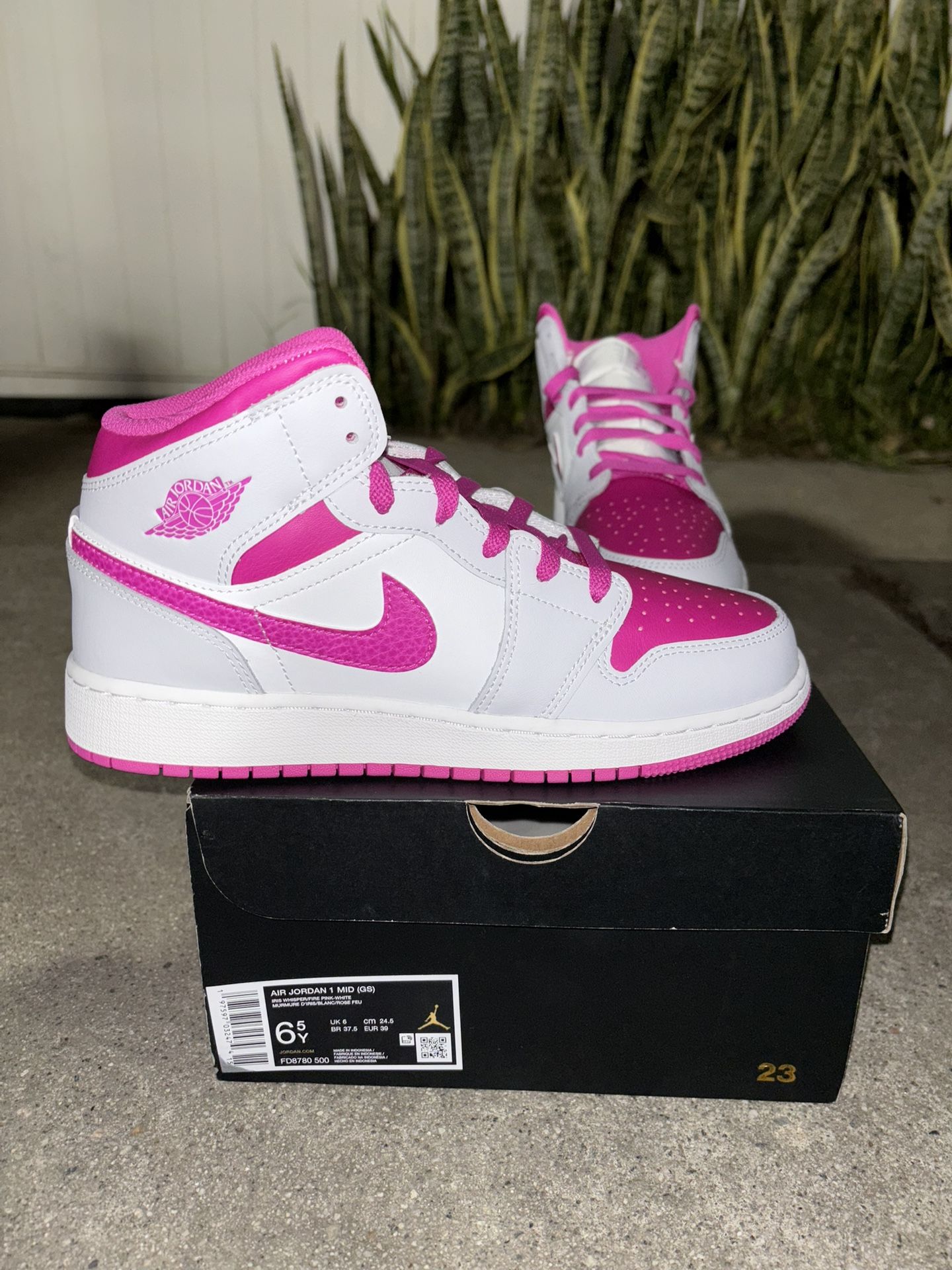Nike Air Jordan Mid Fire Pink Size