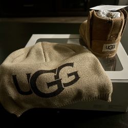 Baby  UGGS  And  BEANIE  !!!!