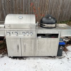 Stainless Steel Gas Grill With Kamado Grill Attachment 