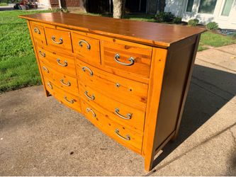 DRESSER