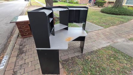 Corner desk