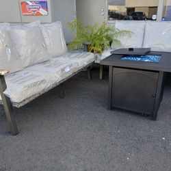 Brand New Patio OVIOS Set In Box