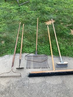 Yard Tool Lot – Rakes, Hoe, and Brooms