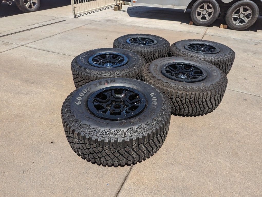 5) 17s Wheels & Tires Of 2024 Ford Bronco Badland for Sale in Glendale