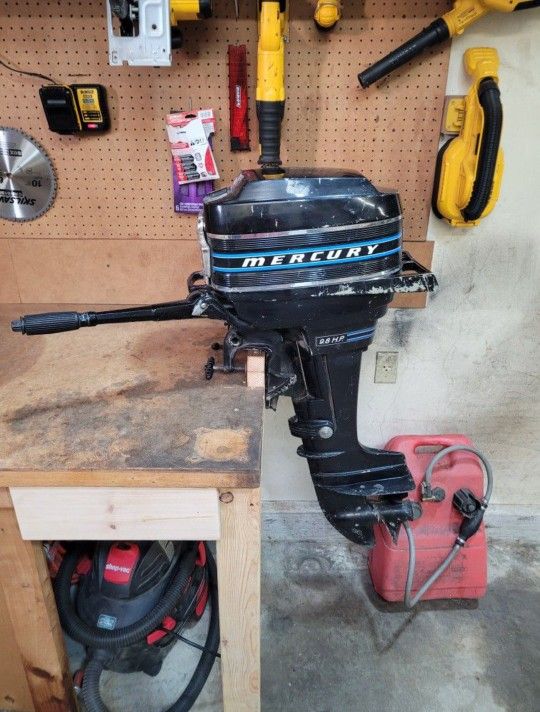 9.8HP Mercury 110 Outboard Motor w/ Gas Tank