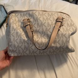 Michael Kors large Grayson with crossbody strap 14 inches 