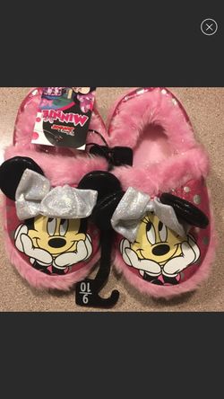 NWT Minnie indoor slippers size 9/10