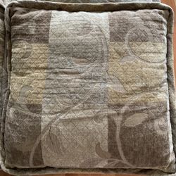 4 sofa pillows 20”x20”